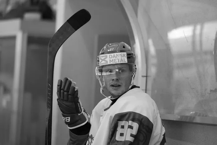 joueur dubitatif par viviane zenner qui saisit l instant avec son appareil photo