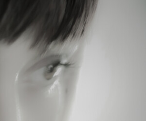 network, un œil flouté, photographie de Viviane Zenner